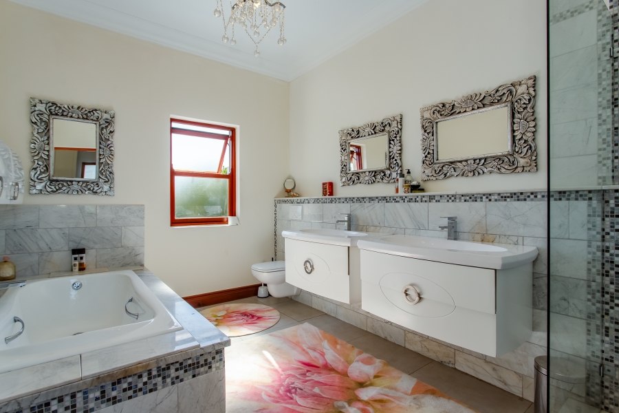 5 Bedroom Property for Sale in Val De Vie Estate Western Cape